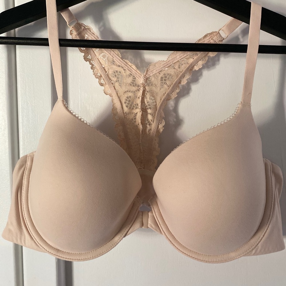 Victoria Secret Body Bra. 38C